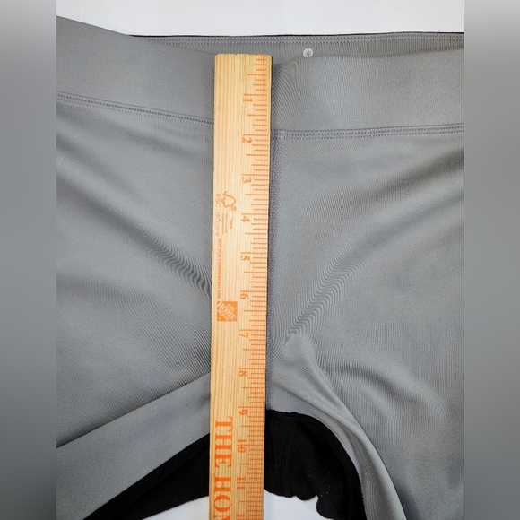 Athleta Athletic Women’s Leggings Black And Grey Size Large Zip Pocket Stretch - Picture 8 of 9
